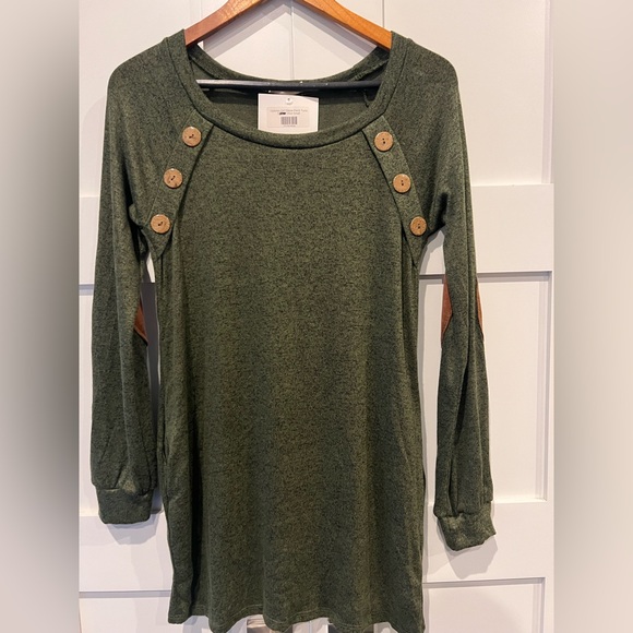 twenty second Tops - Twenty Second Green tunic size small
